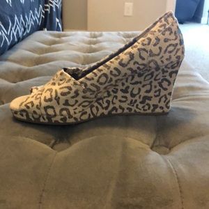 Toms leopard wedges